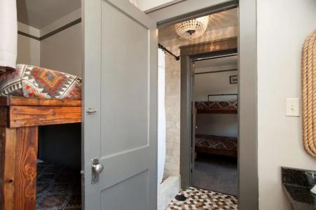 Gardner & Hostel - 69