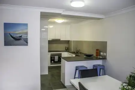 Surfers Beach Holiday Apartments - 85