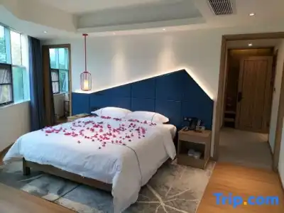 Tropic Towers Apartments - 110