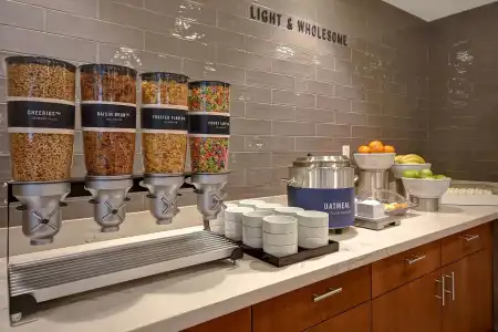 Hampton Inn & Suites Las Vegas Convention Center - No Resort Fee - 10