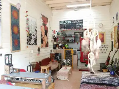 Back Home Backpackers - Hostel - 7