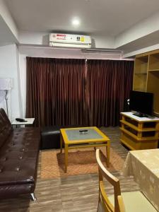 Mall Suites - 555