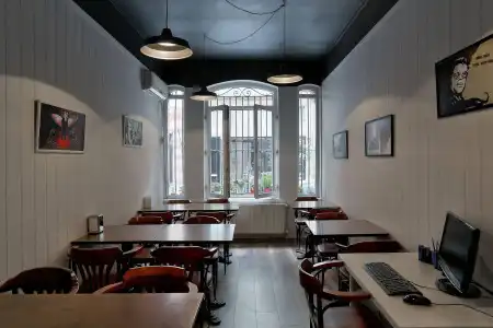 Hush Hostel Lounge - 12