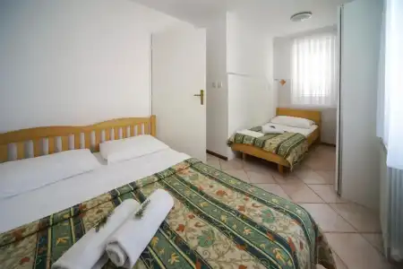 Apartments and Rooms Degra - 80
