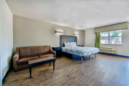 Motel 6 Arlington, TX - 40