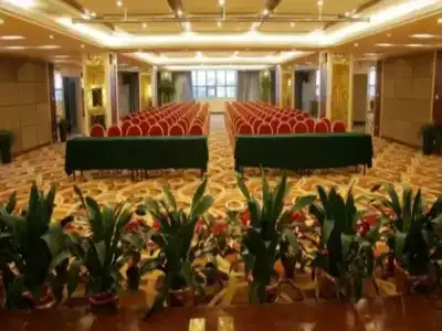 Starway (Zhengzhou East Railway Station Dongfeng South Road) - 4