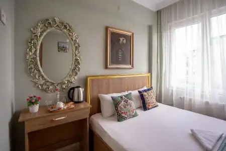 Sofia Corner - 32