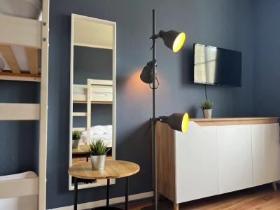 Blue Doors Hostel Ktv - 2