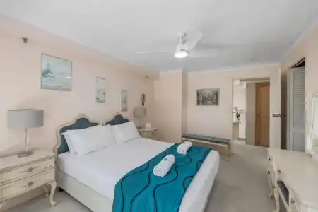 Gemini Court Holiday Apartments - 322