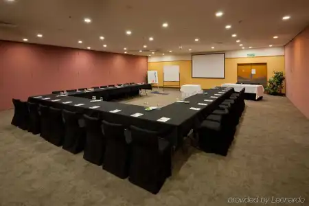 Distinction Hamilton & Conference Centre - 17