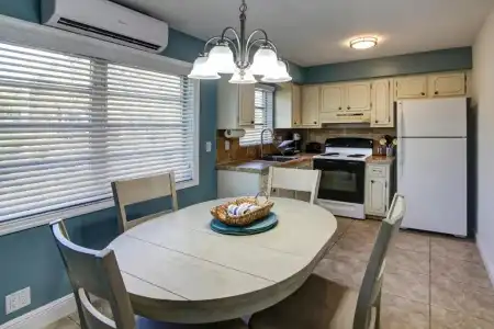 May-Dee Suites - 67