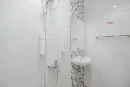 RedDoorz Plus @ Thamrin - 28