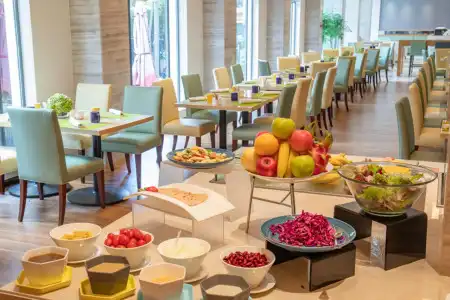 Holiday Inn Shanghai Hongqiao Central by IHG - 11