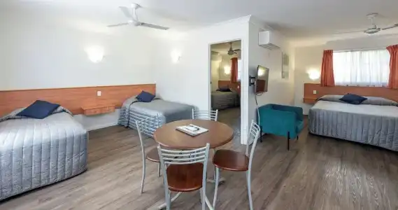 Riviera on Ruthven Motel - 75