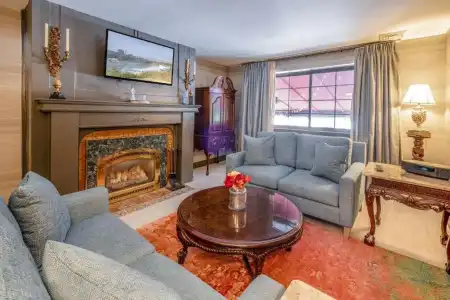 Red Coach Inn - 98
