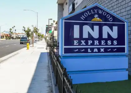 Hollywood Inn Express LAX - 32