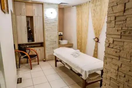 Cosmopolitan & Wellness - 3