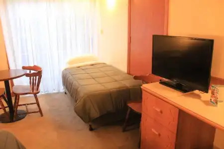 St Georges Motor Inn - 82