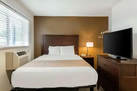 Birch Hill Suites - Lakeland - 17