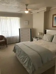 Surfers Century Oceanside Apartments - 27
