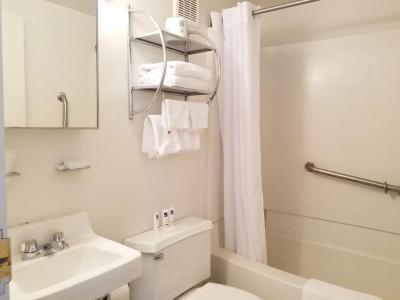 The Constitution Inn - 3