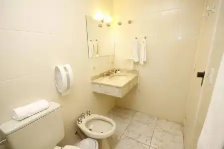 London Class Suites - 8