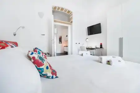 B&B White - 2