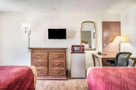 Econo Lodge Inn & Suites Macon West - 29
