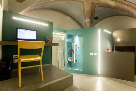 Little Italy Boutique Hostel - 8