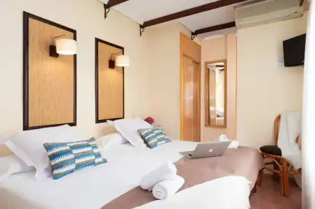 Eden Mar - 34