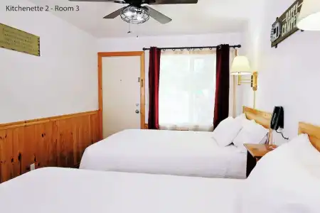 Park Motel and Cabins - 337