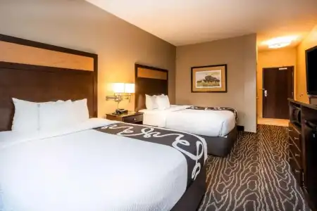 La Quinta Inn & Suites by Wyndham Eugene - 2