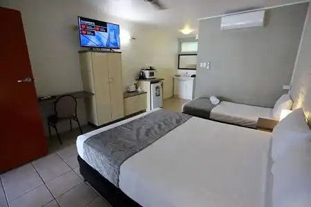 Tropic Coast Motel - 83