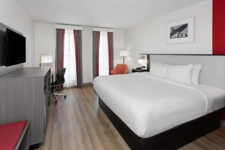 Ramada by Wyndham Milwaukee - 36