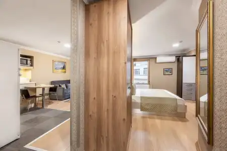Gallery Residence & - 96