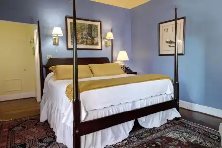 200 South Street Inn - 2