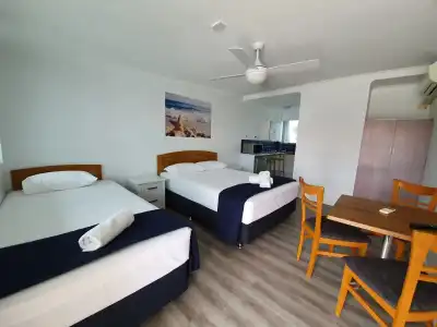 Montego Mermaid Beach Motel - 6