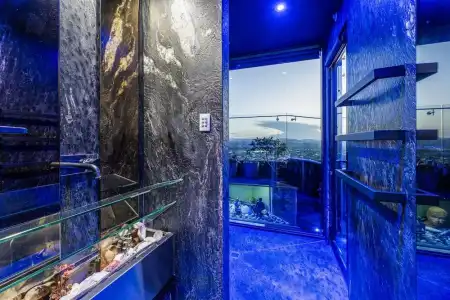 Burleigh Esplanade Beachfront Apartments - 11