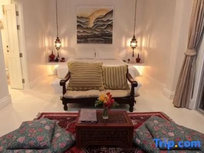 At Niman Conceptual Home - 80