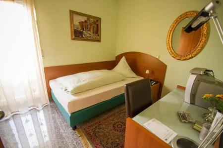 & Restaurant Garda - 10