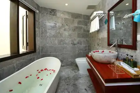 Threeway Riverside Villa - 25
