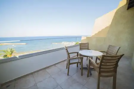 MyroAndrou Beach Apartments - 12