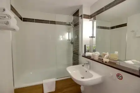 Sure by Best Western Biarritz Aeroport - 52