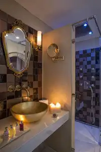 Moni Emvasis Luxury Suites - 38