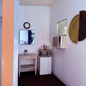 Foghorn Harbor Inn - 11