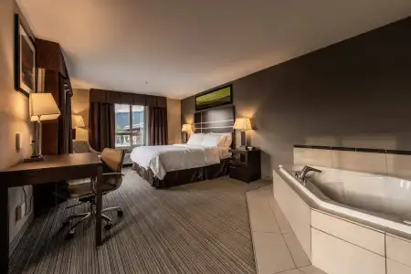 Holiday Inn Express Golden-Kicking Horse by IHG - 8