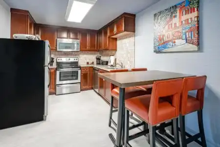 Red Coach Inn - 21