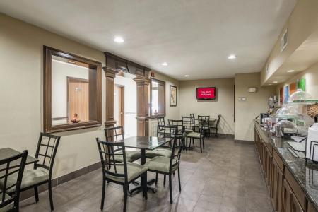 Red Roof Inn & Suites Little Rock - 19