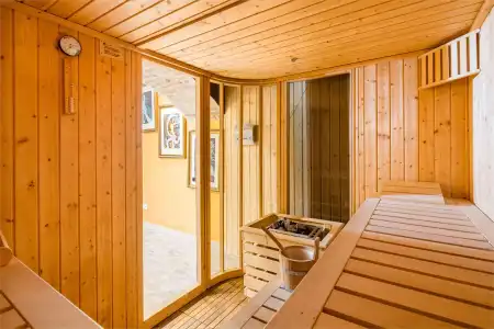 Best Western Plus Celebrity Suites - 7