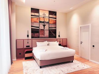 Ramada Plaza by Wyndham - 103